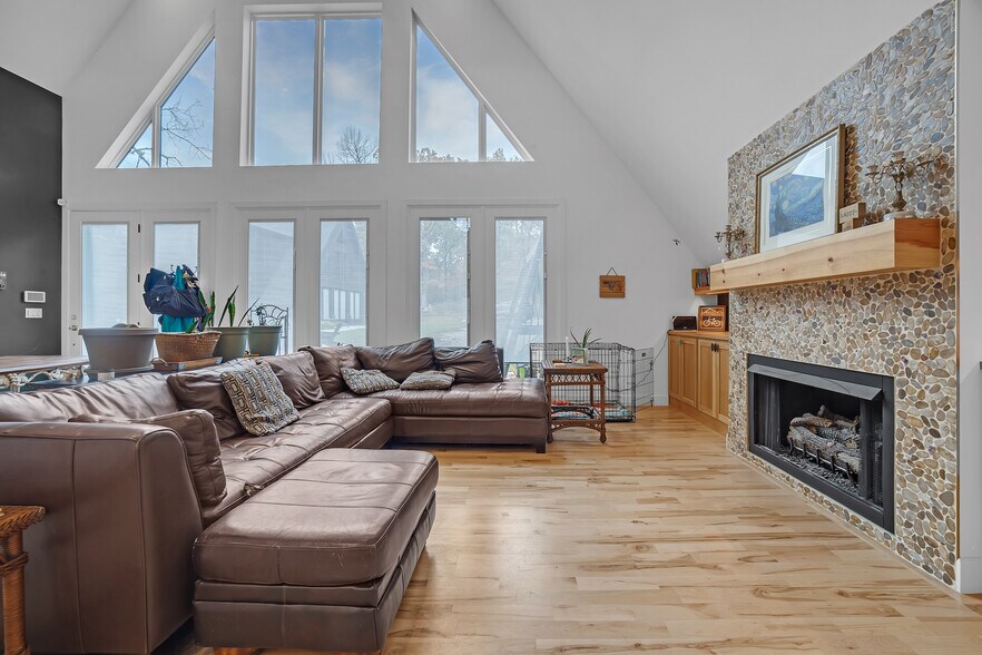 More Photos Of 446724 E 390 Rd, Langley Hotel For Sale