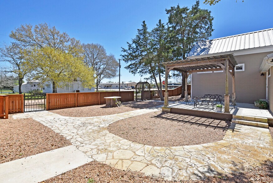 More Photos Of 315 Cedar St, New Ulm Specialty For Sale