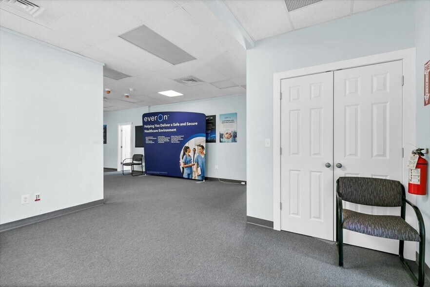 More Photos Of 118 Quinnipiac Ave, North Haven Warehouse For Lease