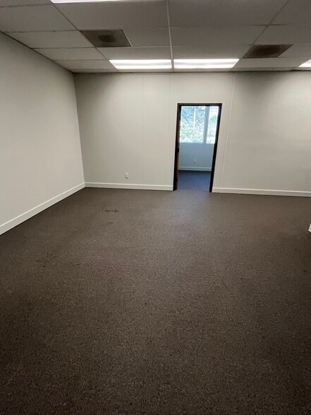 More Photos Of 9123 SE St Helens St, Clackamas Serviced Offices For Lease