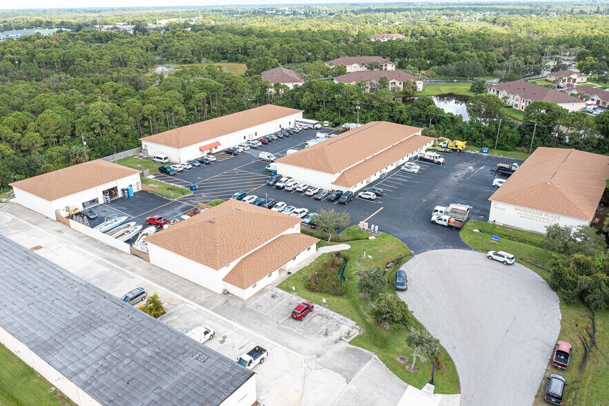 More Photos Of 1053 SE Holbrook Ct, Port Saint Lucie Warehouse For Lease