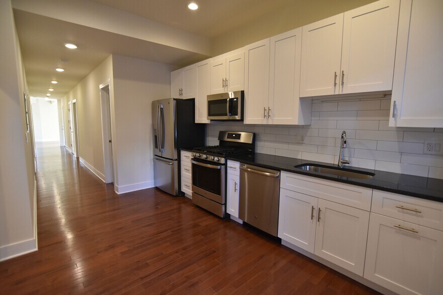 More Photos Of 732 W Grace St, Chicago Apartments For Sale