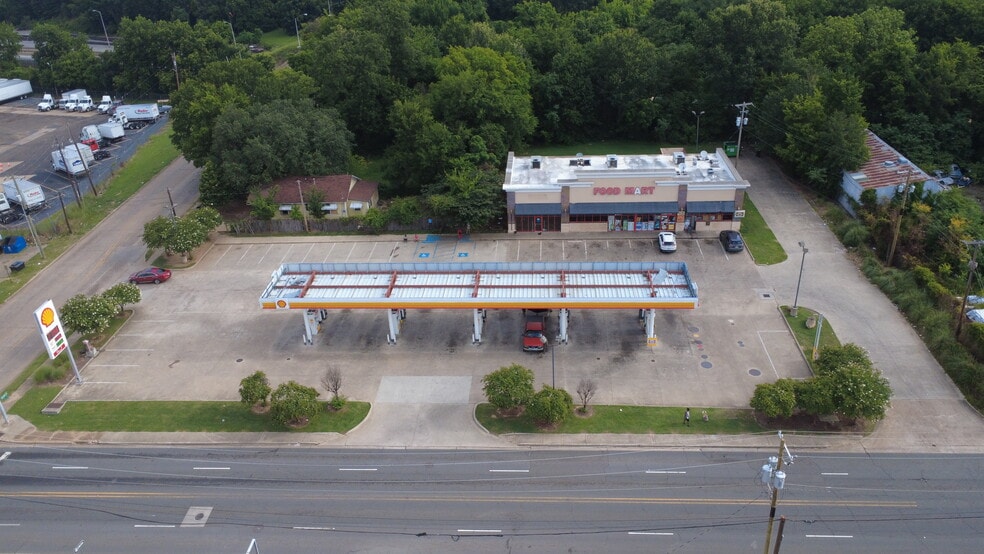 More Photos Of 2450 Lakeshore Dr, Shreveport Service Station For Lease