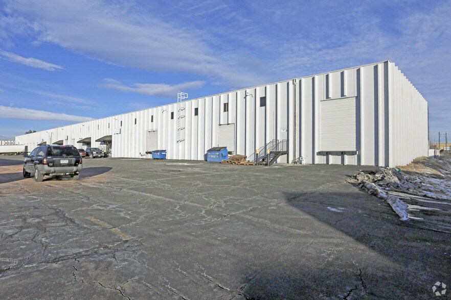 More Photos Of 4040 Holly St, Denver Warehouse For Lease