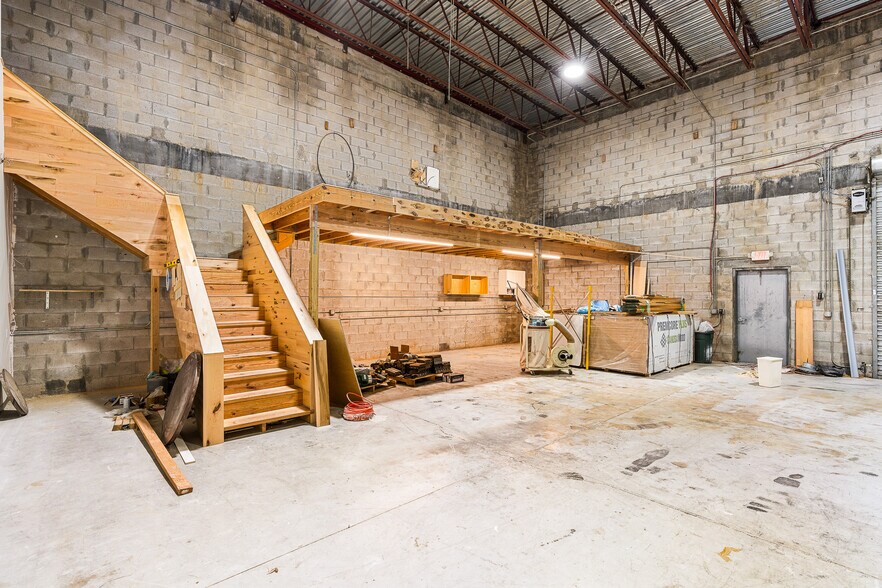 More Photos Of 1605-1613 91st Ct, Vero Beach Light Manufacturing For Sale