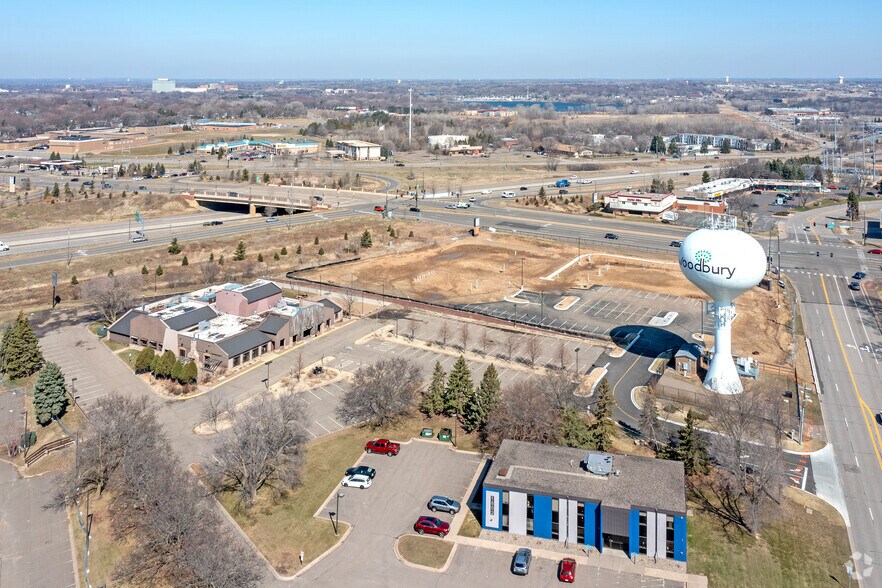 More Photos Of 1800 Wooddale Dr, Woodbury Unknown For Lease