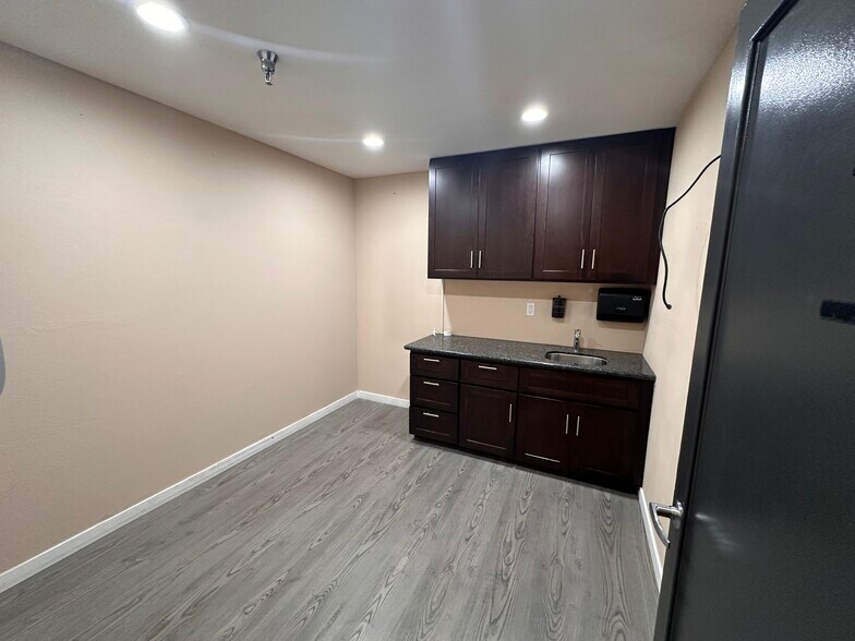 More Photos Of 910 Major Sherman Ln, Monterey Medical For Lease