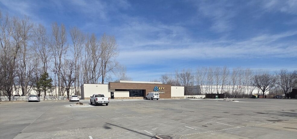 More Photos Of 6820 E Front St, Kansas City Freestanding For Lease