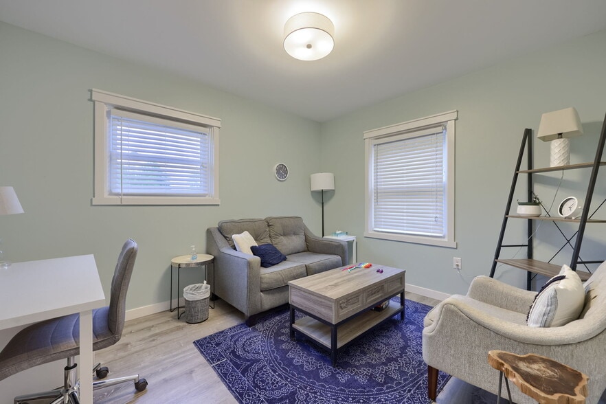 More Photos Of 825 Eden Rd, Lancaster Medical For Sale