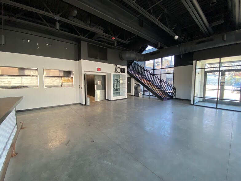 More Photos Of 2120 Ingersoll Ave, Des Moines Restaurant For Sale