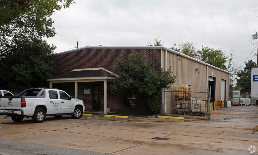 Primary Photo Of 9215 Thomasville Dr, Houston Warehouse For Lease