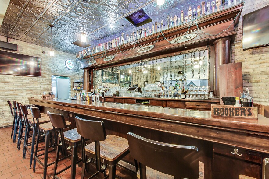 More Photos Of 2723 N Halsted St, Chicago Bar For Sale