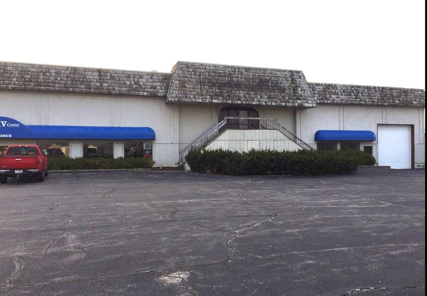 Primary Photo Of 25080 Lakeland Blvd, Euclid Auto Dealership For Sale