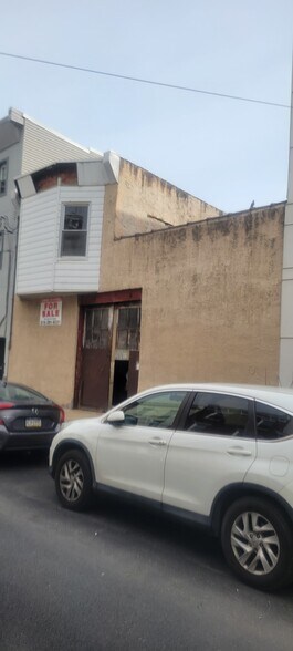 More Photos Of 2009-2011 E York St, Philadelphia Industrial For Sale