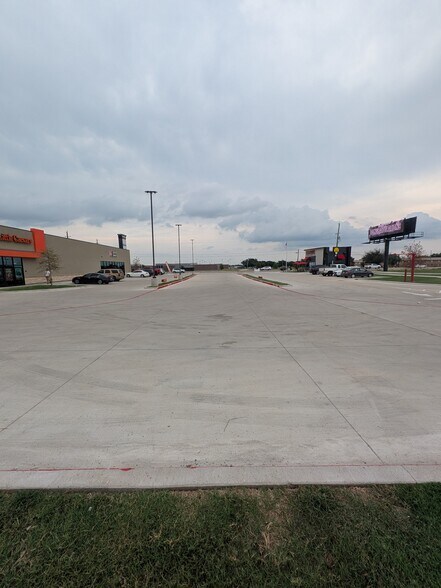 More Photos Of 1723 State 121 Hwy, Bonham Storefront Retail Office For Lease