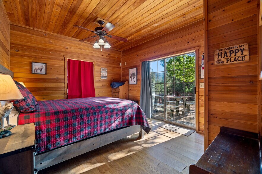 More Photos Of 1022 S Hunter Creek Dr, Payson Hotel For Sale