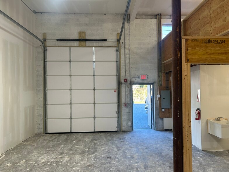 More Photos Of 262 Washington St, Warwick Warehouse For Sale