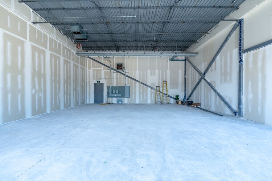 More Photos Of 197 Pinehurst Rd, Paris General Retail For Lease