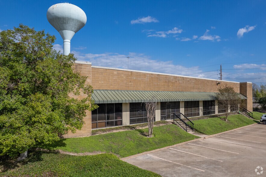 More Photos Of 15660 W Hardy Rd, Houston Unknown For Lease