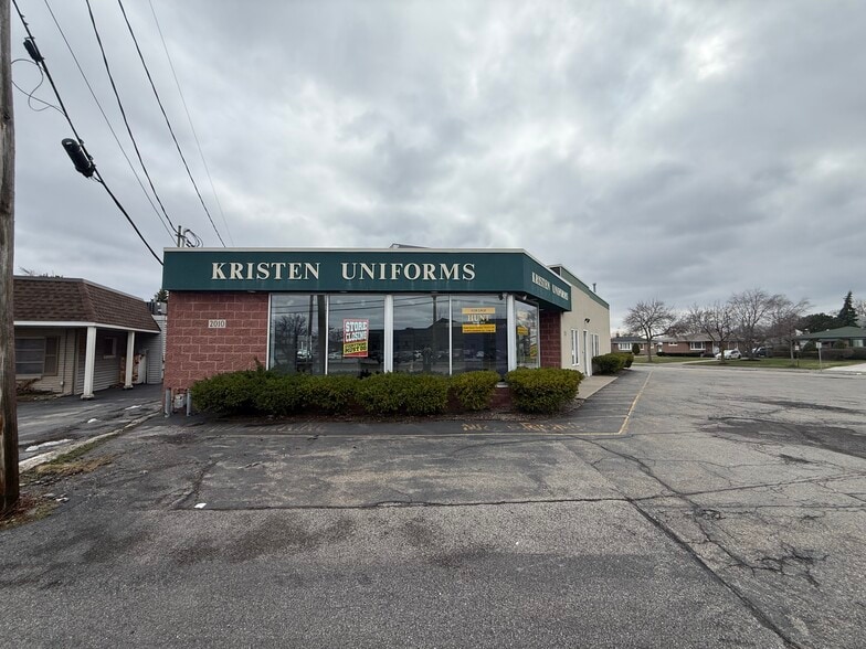 More Photos Of 2010 Eggert Rd, Buffalo Freestanding For Sale