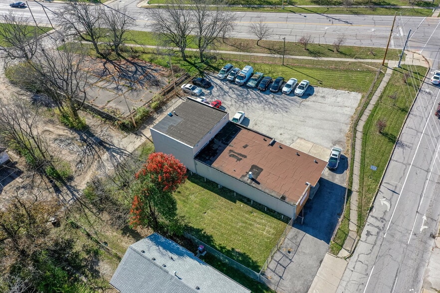More Photos Of 715 W 30th St, Indianapolis Auto Repair For Sale