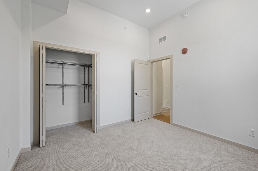 More Photos Of 842 Rice St, Saint Paul Storefront Retail Residential For Lease