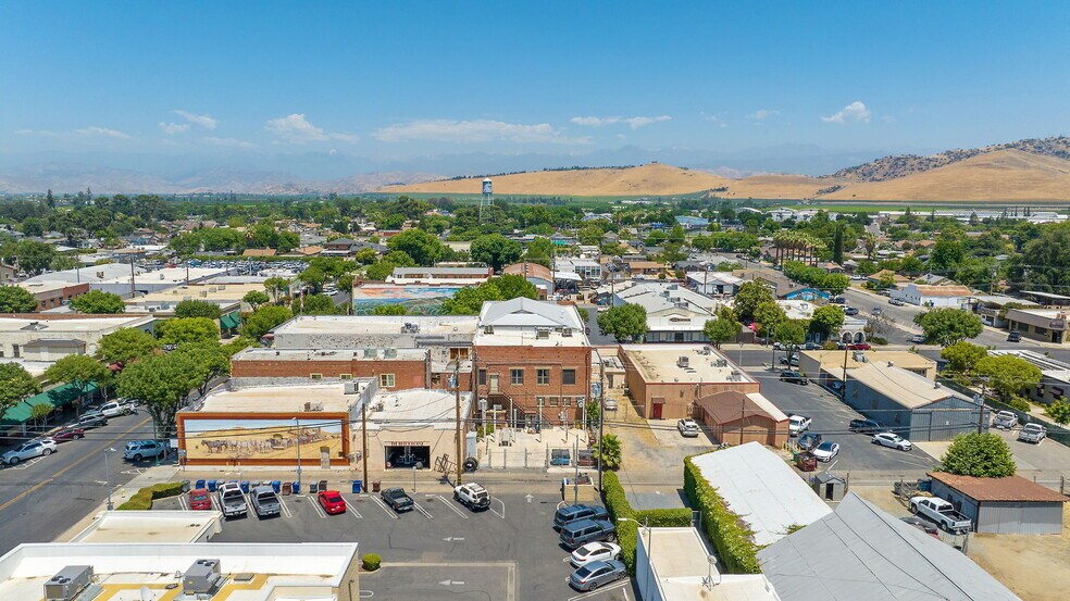 More Photos Of 128 S E St, Exeter Storefront For Sale