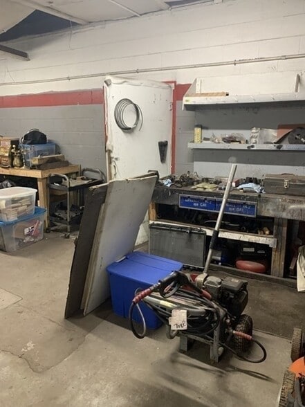 More Photos Of 99 Spring St, Fairhaven Auto Repair For Sale