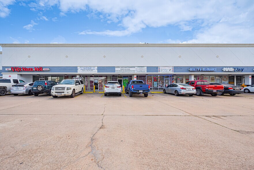 More Photos Of 8002-8138 Boone Rd, Houston Storefront For Sale