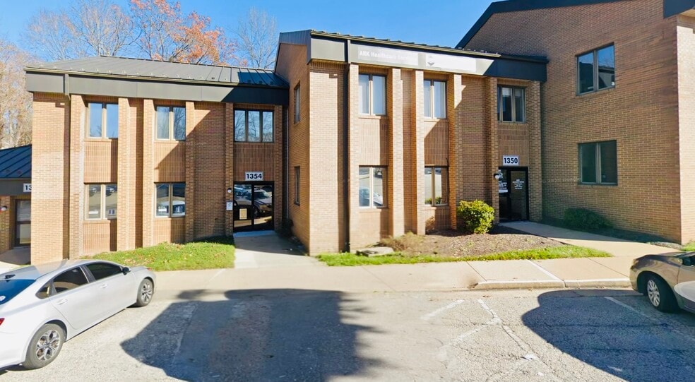 More Photos Of 1342-1360 Old Bridge Rd, Woodbridge Medical For Lease