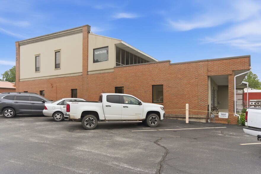 More Photos Of 805 Main St, Cassville General Retail For Sale
