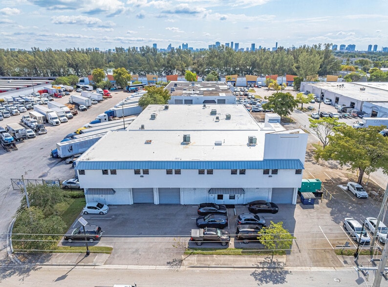 Primary Photo Of 1051 NW 3rd St, Hallandale Showroom For Sale