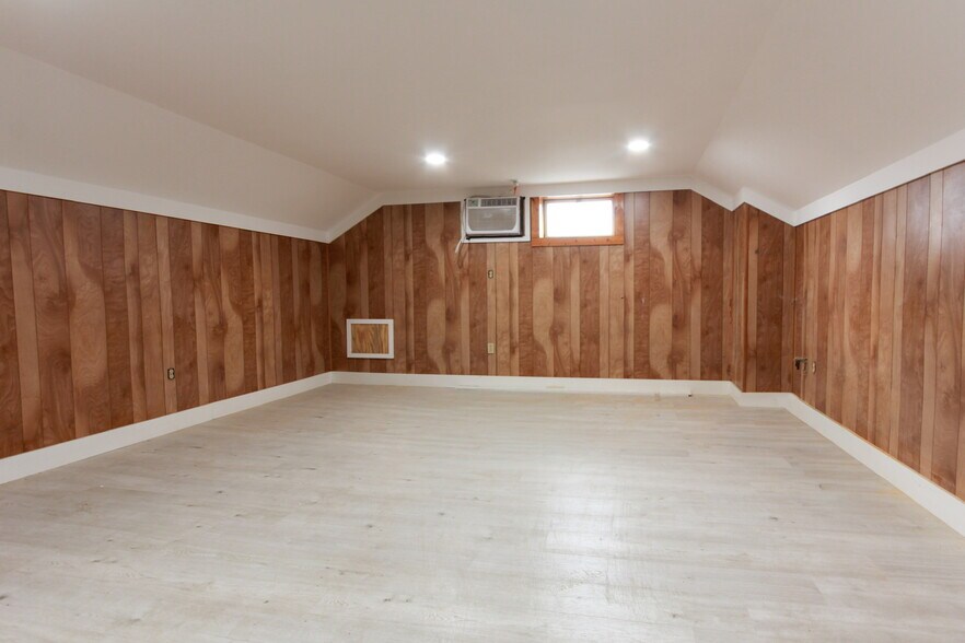 More Photos Of 36 Walnut St, Thurmont Warehouse For Lease