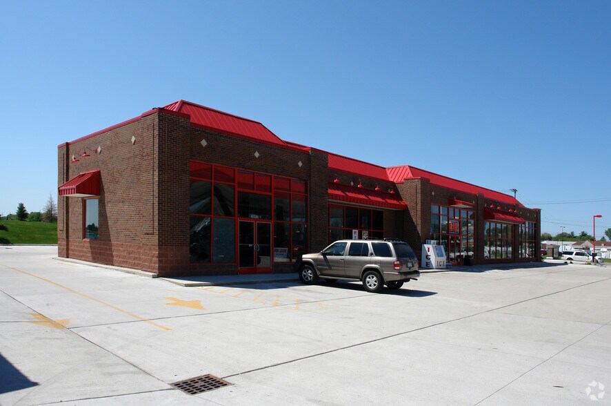 More Photos Of 30905-30953 Mound Rd, Warren Service Station For Lease