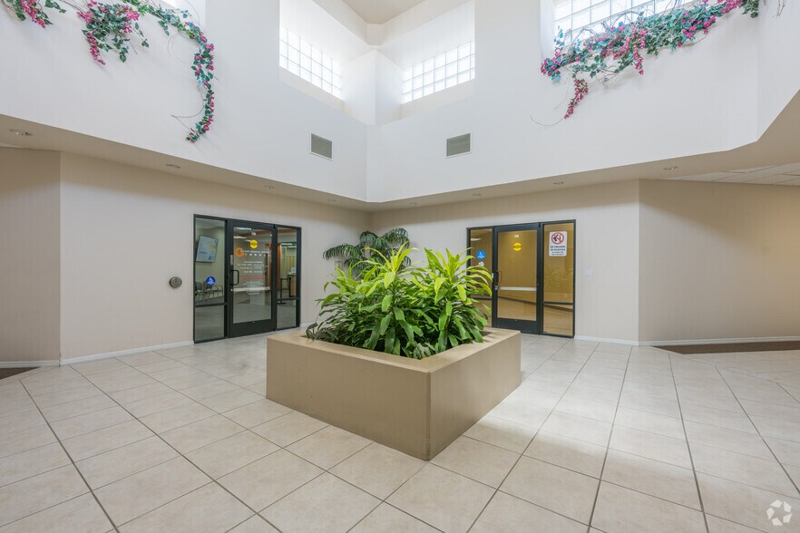 More Photos Of 5580 W Flamingo Rd, Las Vegas Medical For Sale