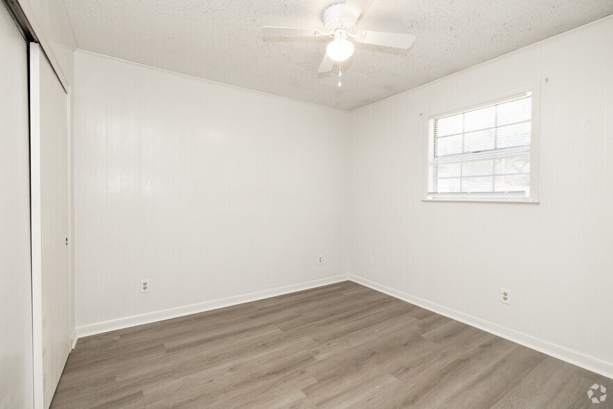 More Photos Of 8640 Jernigan Rd, Pensacola Apartments For Sale