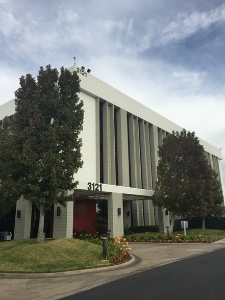 More Photos Of 3121 Skypark Dr, Torrance Research And Development For Lease