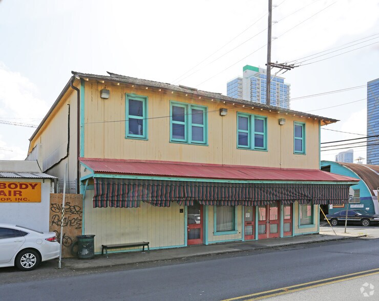 More Photos Of 894 Queen St, Honolulu Storefront Retail Office For Lease