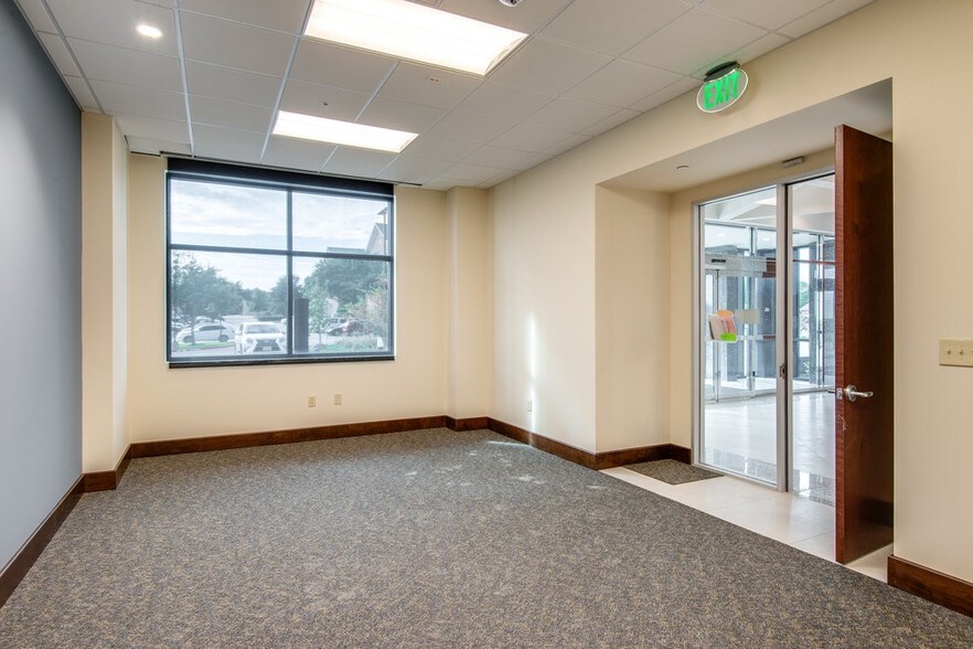 More Photos Of 1225 S Main St, Grapevine Loft Creative Space For Lease