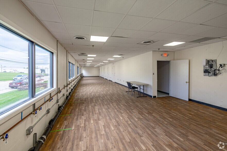 More Photos Of 1 Johnson Dr, Raritan Manufacturing For Lease