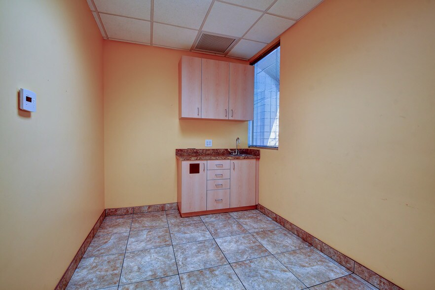More Photos Of 15288 W Brookside Ln, Surprise Office For Lease
