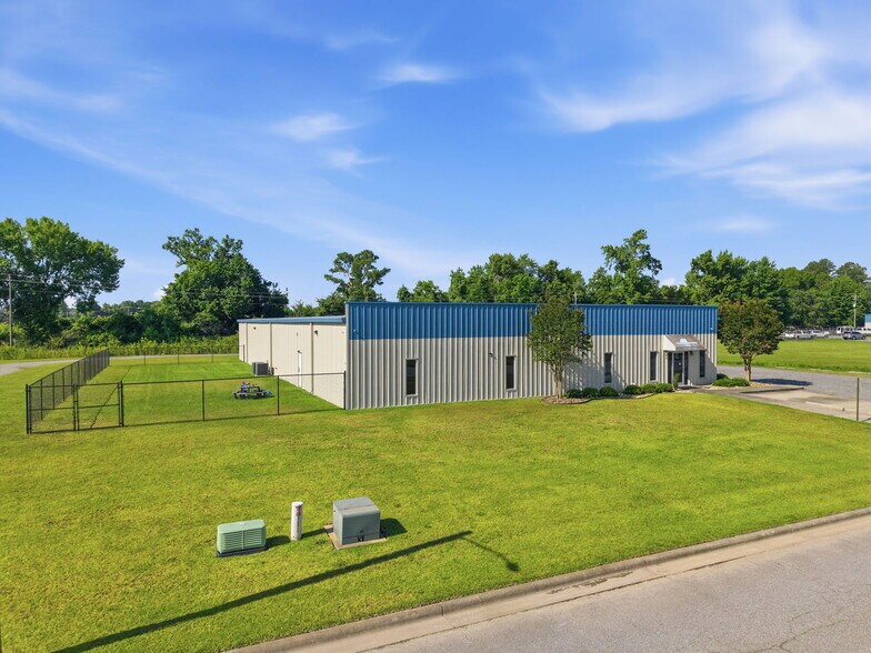 More Photos Of 3655 Peace St, Farmville Industrial For Lease