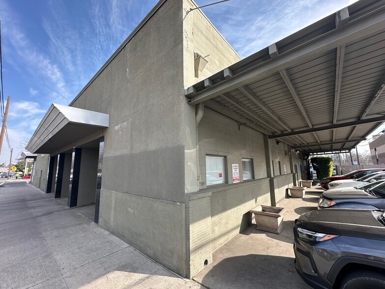 Primary Photo Of 1718 H St, Modesto Office For Lease
