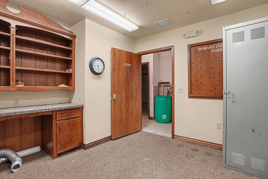 More Photos Of 1220 S Broadway, Hobart Office For Sale