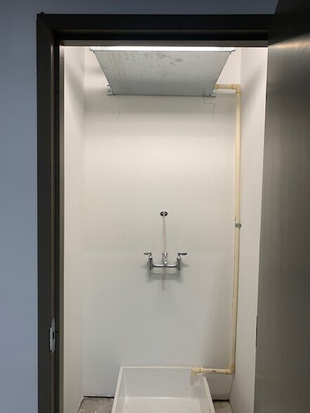 More Photos Of 18515 Old Statesville Rd, Cornelius Light Distribution For Lease