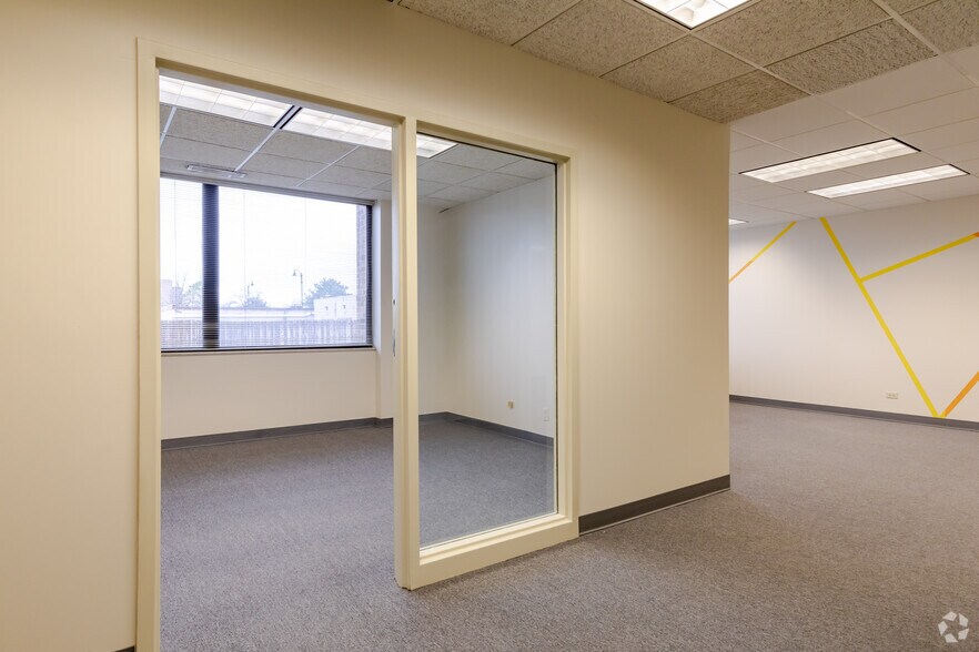 More Photos Of 799 Roosevelt Rd, Glen Ellyn Office For Lease