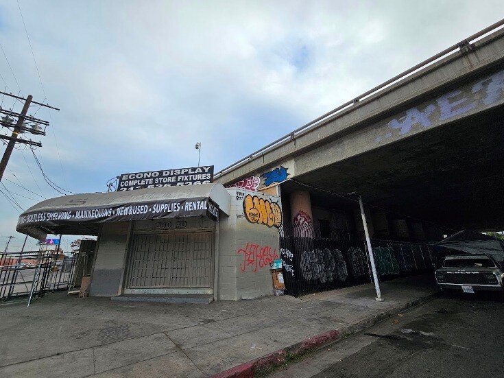 More Photos Of 590 E 16th St, Los Angeles Manufacturing For Lease