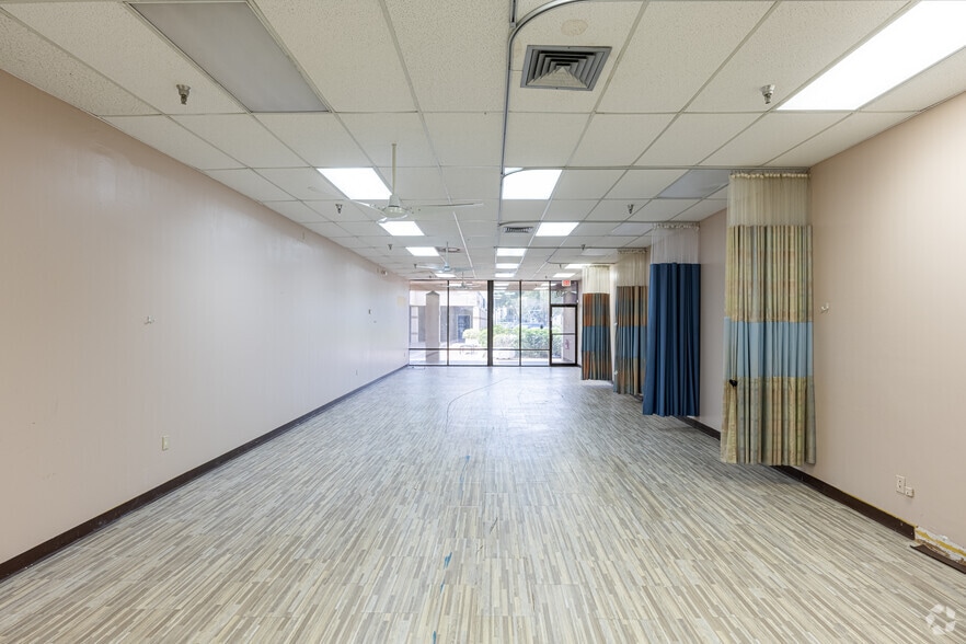 More Photos Of 6702-6900 N University Dr, Tamarac Unknown For Lease