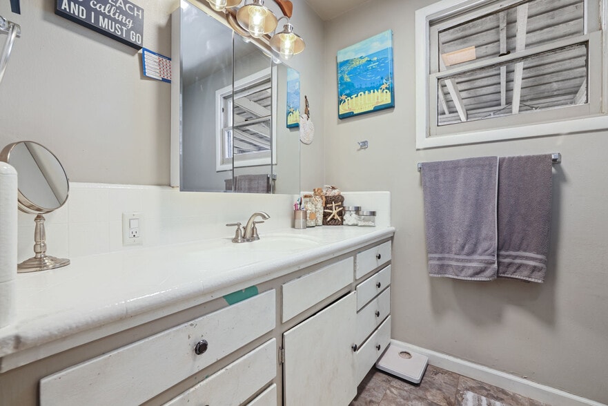 More Photos Of 411 Crane Ave, Turlock Office For Sale