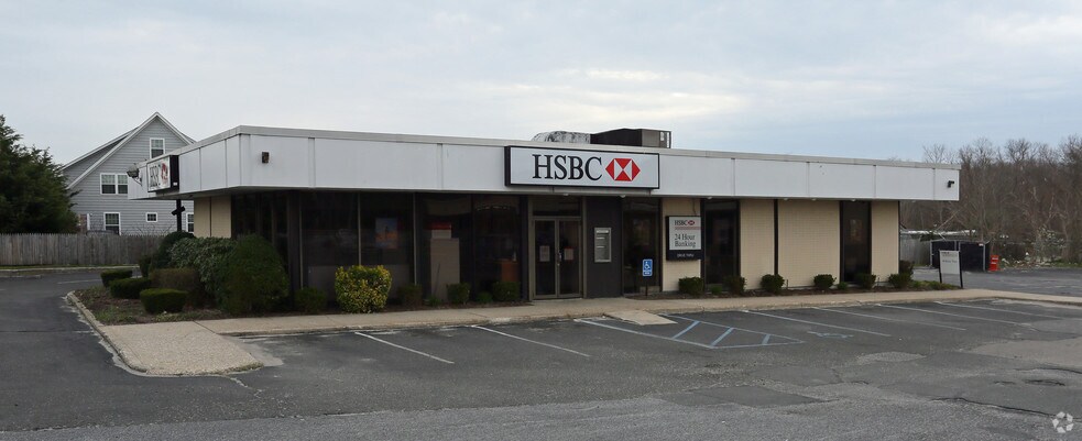 Primary Photo Of 1718 Montauk Hwy, Mastic Bank For Lease